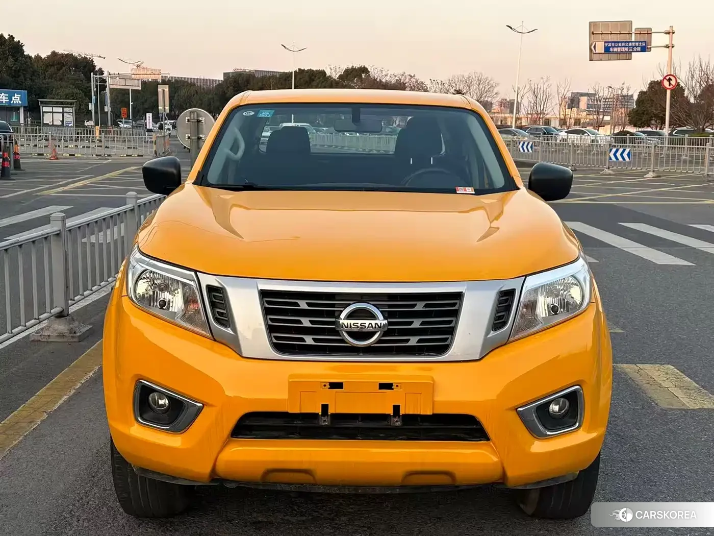 Nissan Navara 2021 Yellow/orange из Китая, фото 4