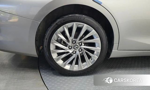 Lexus ES300h 7th generation id 5045993 из Кореи 30