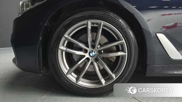 BMW 5 Series (G30) id 5036035 из Кореи 29
