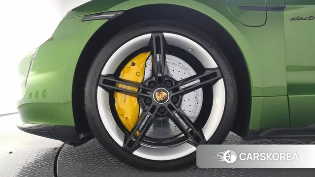 Porsche Taycan id 4982121 из Кореи 33
