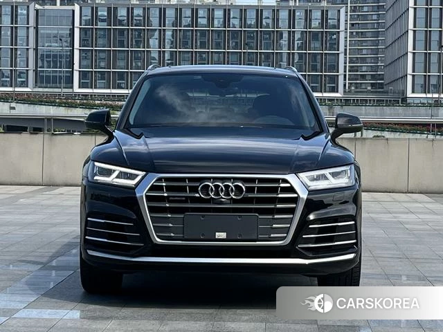 Audi Q5L 2021 Черный из Китая, фото 4