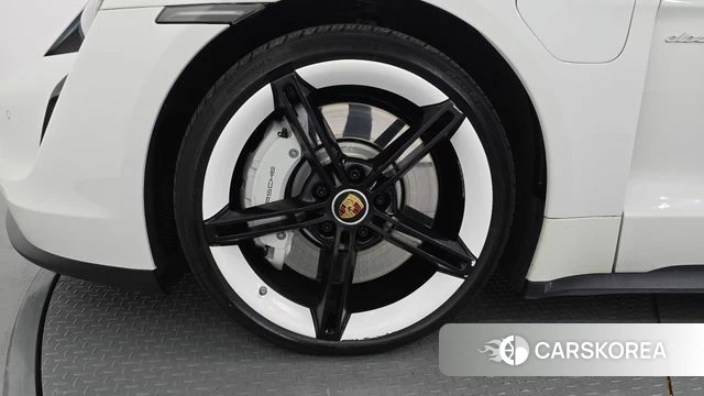 Porsche Taycan id 4943287 из Кореи 28