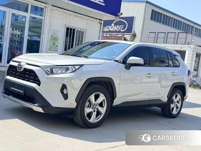 Toyota RAV4 2021 Серебристо-серый из Китая, фото 4