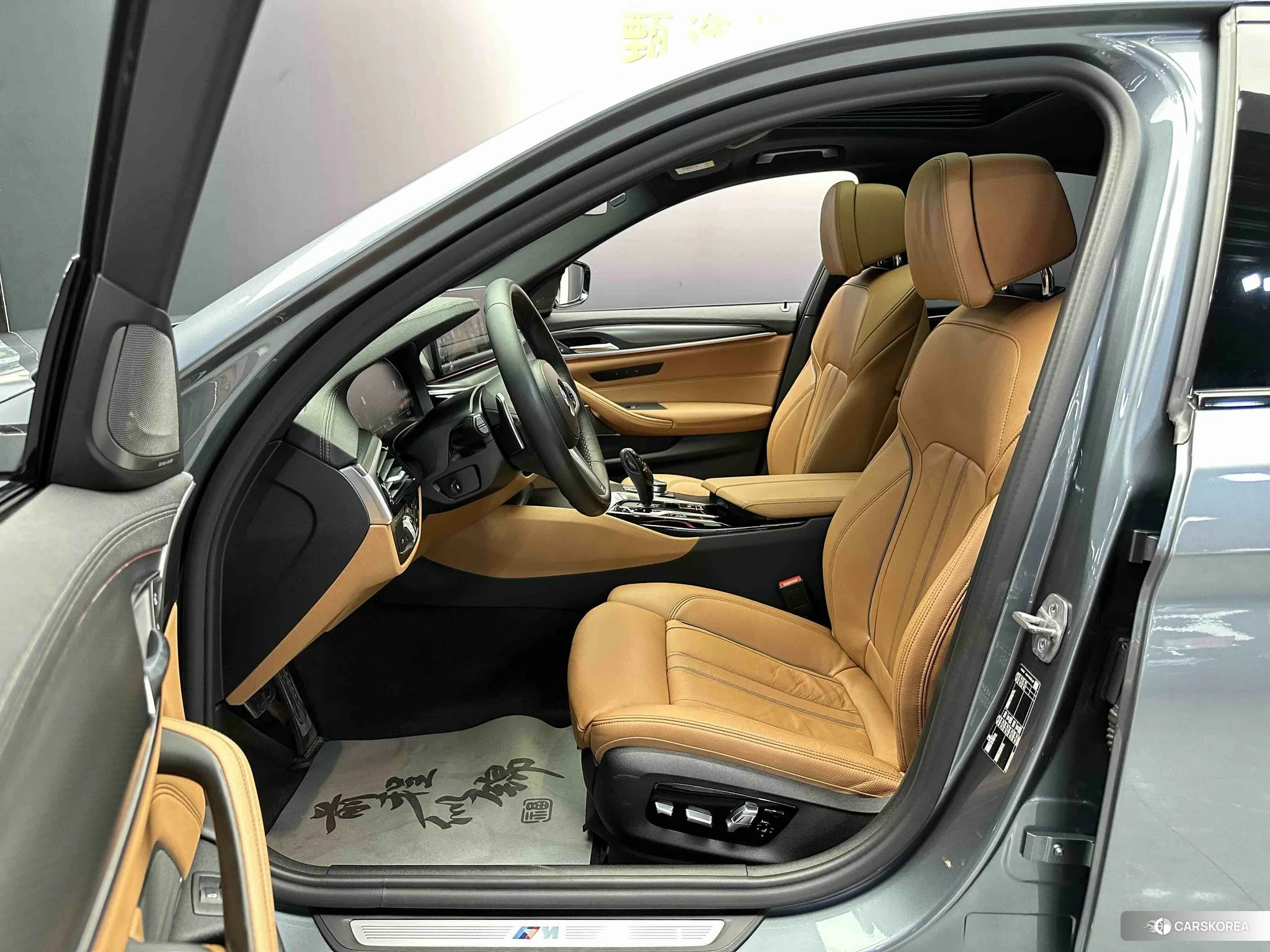 BMW 5 series 2021 Серебристо-серый из Китая, фото 4