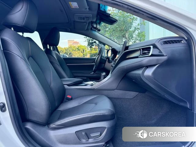 Toyota Camry 2021 Белый из Китая, фото 6