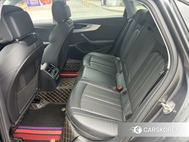Audi A4L 2023 Темно-серый из Китая, фото 4