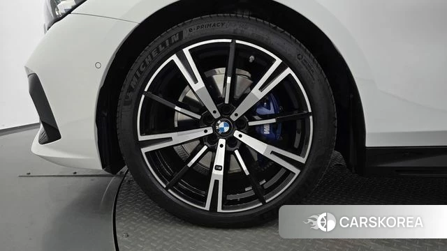 BMW 5 Series (G60) id 5032685 из Кореи 31