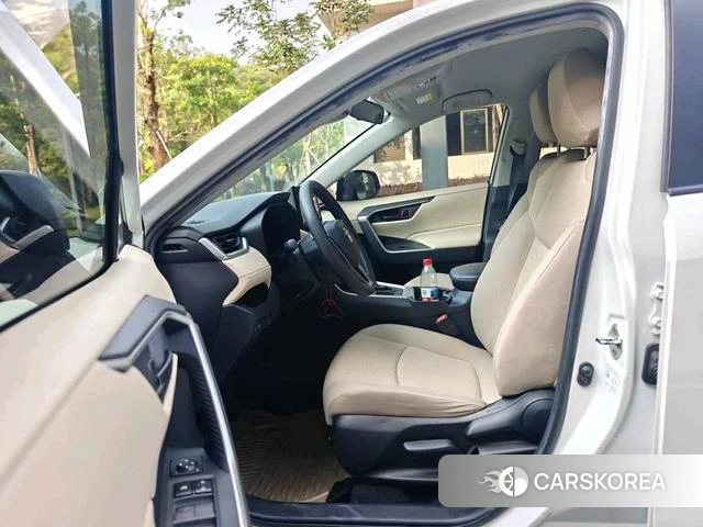 Toyota RAV4 2021 Белый из Китая, фото 5