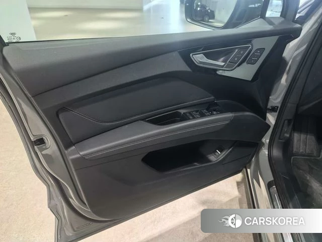 Audi Q4 2025 Темно-серый из Китая, фото 4