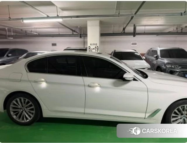 BMW 5 Series (G30) 2022 Белый из Кореи, фото 4