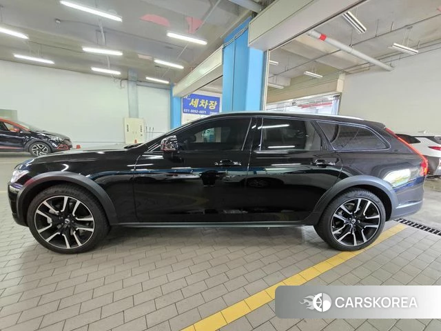 Volvo V90 Cross-Country 2024 Черный из Кореи, фото 4