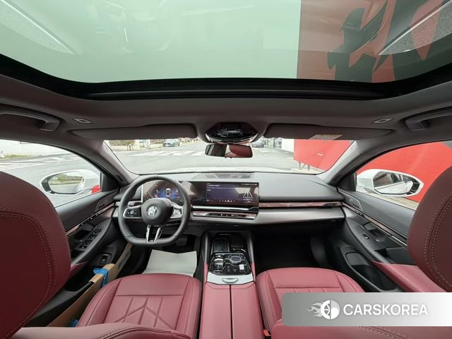 BMW 5 series 2026 Белый из Китая, фото 5