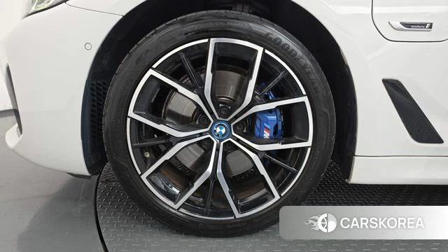 BMW 5 Series (G30) id 4991952 из Кореи 24