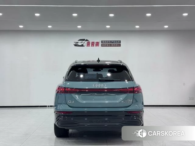 Audi Q5L 2023 Синий из Китая, фото 4