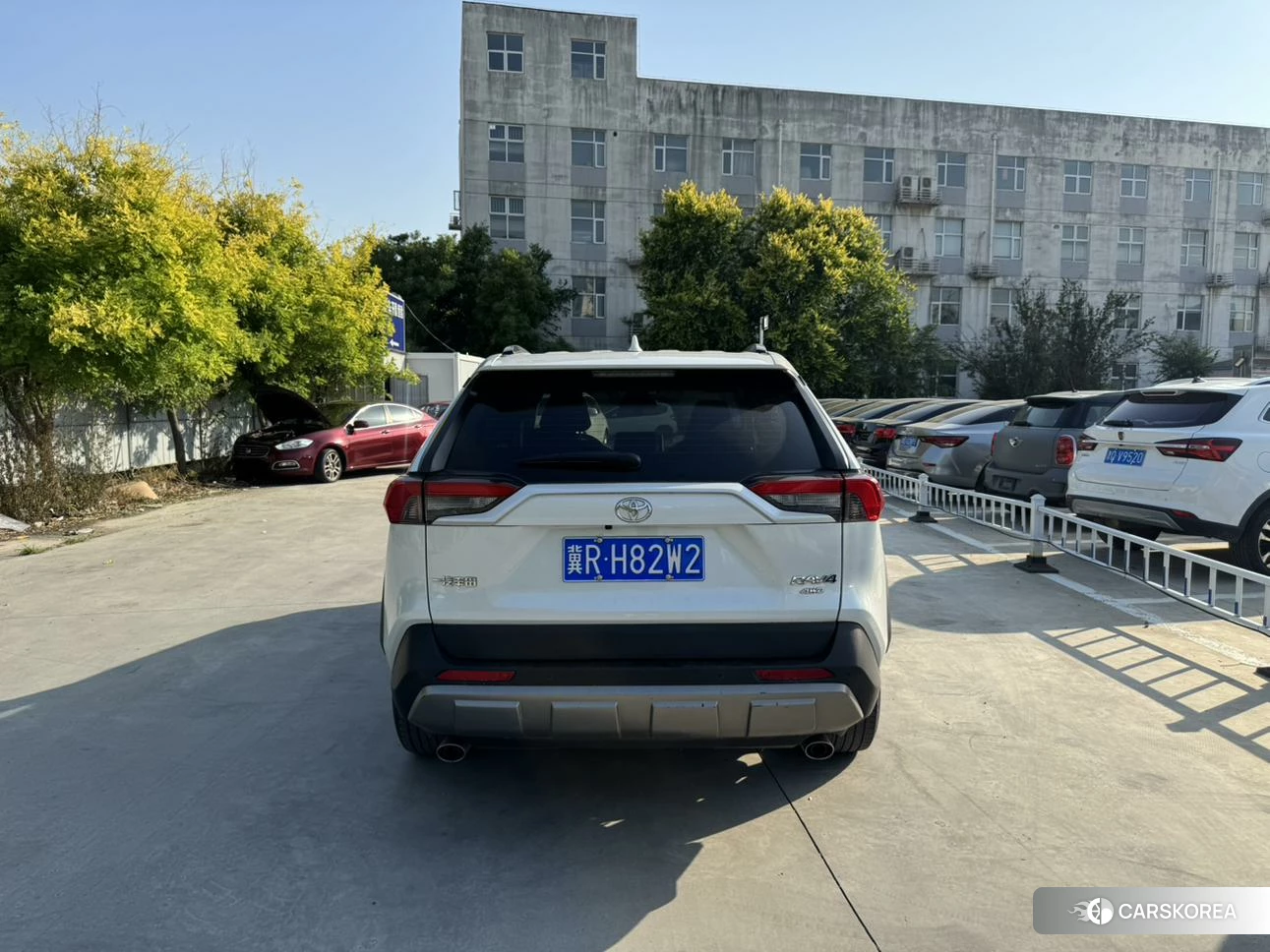 Toyota RAV4 2022 Белый из Китая, фото 4