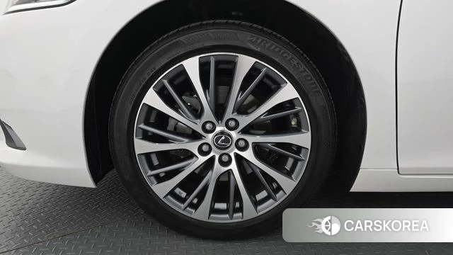 Lexus ES300h 7th generation id 5047503 из Кореи 30