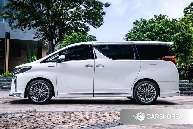 Toyota Alphard 2022 Белый из Китая, фото 4