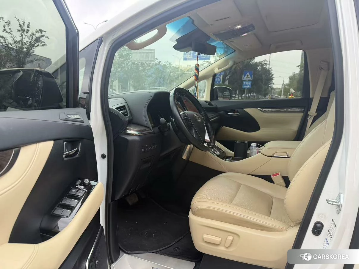 Toyota Alphard 2021 Белый из Китая, фото 5