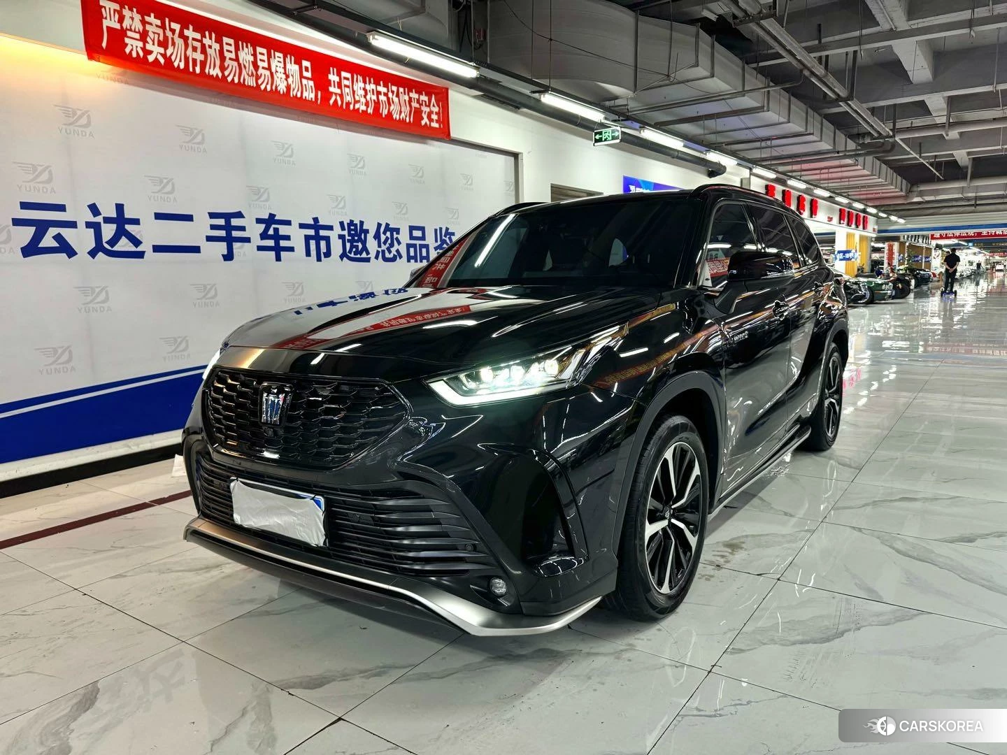 Toyota Crown 2023 Черный из Китая, фото 4