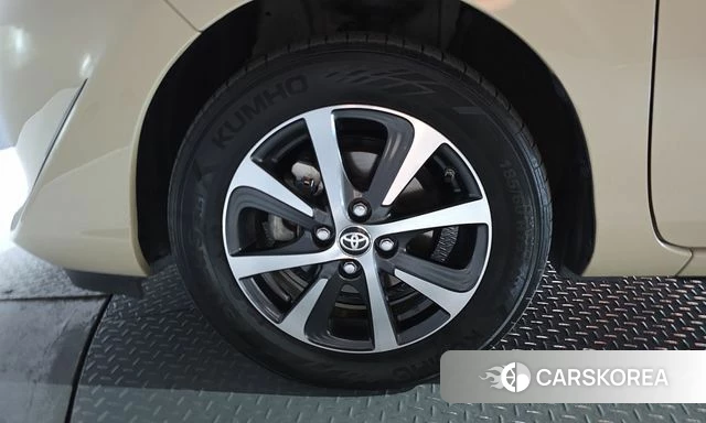 Toyota Prius C id 4952866 из Кореи 31