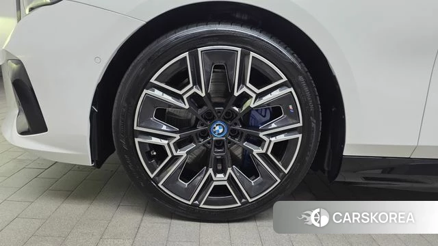 BMW i5 (G60) id 4664876 из Кореи 29