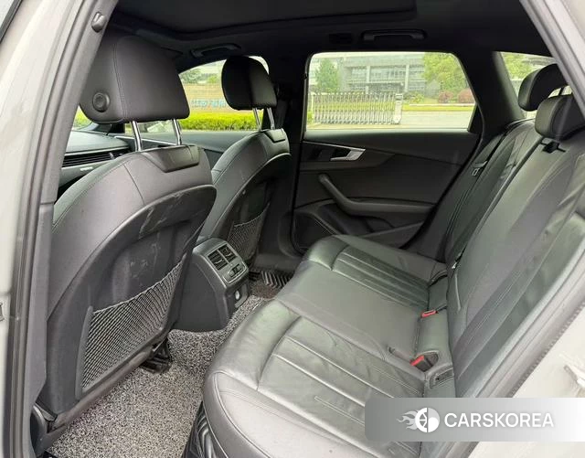 Audi A4L 2021 Темно-серый из Китая, фото 4
