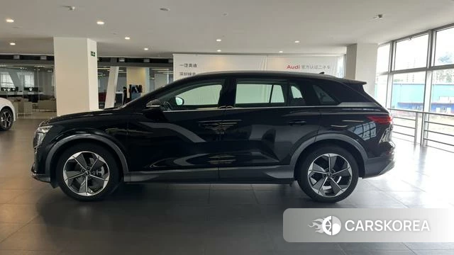 Audi Q5L 2025 Черный из Китая, фото 4