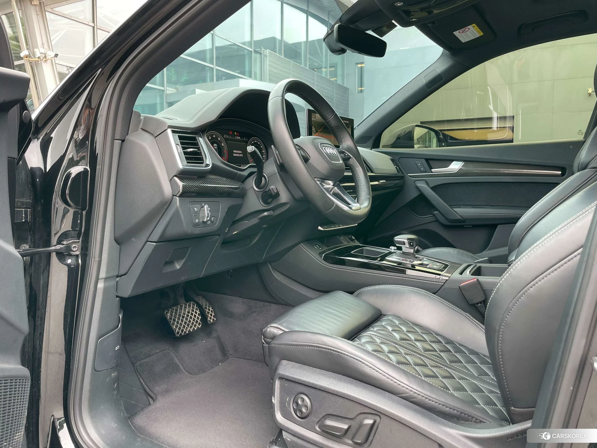 Audi Q5L 2021 Черный из Китая, фото 4