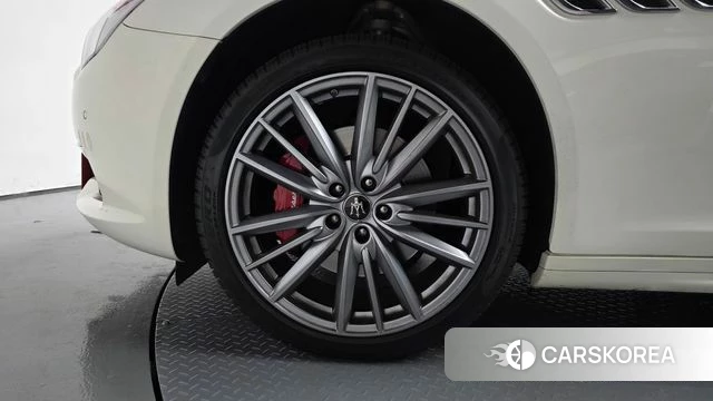 Maserati Quattroporte id 5017282 из Кореи 32