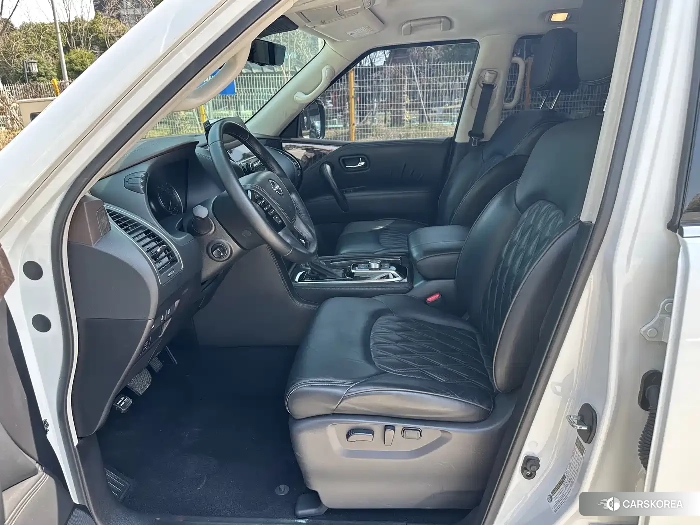 Nissan Patrol 2023 Белый из Китая, фото 4