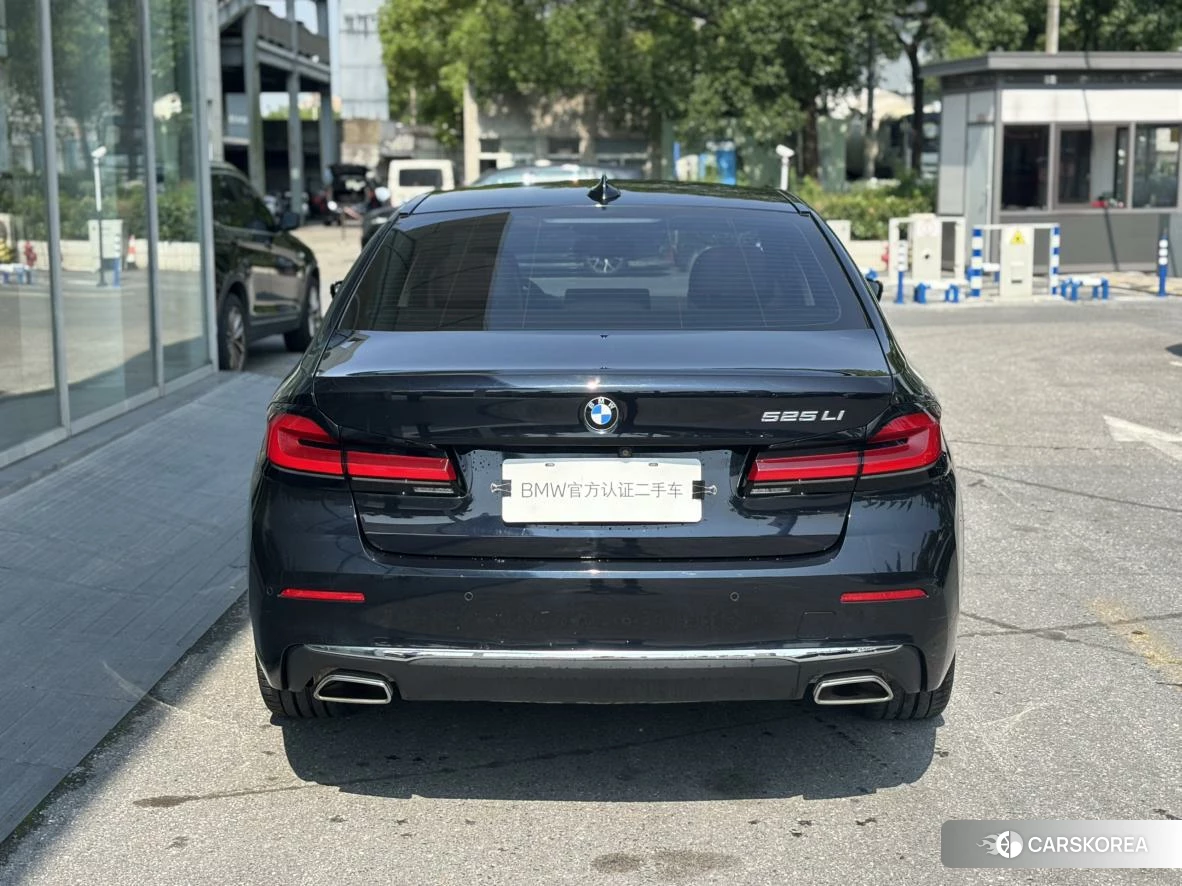 BMW 5 series 2021 Черный из Китая, фото 4