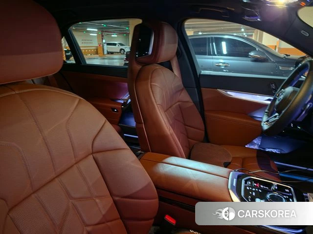 BMW 7 Series (G70) 2025 Черный из Кореи, фото 5