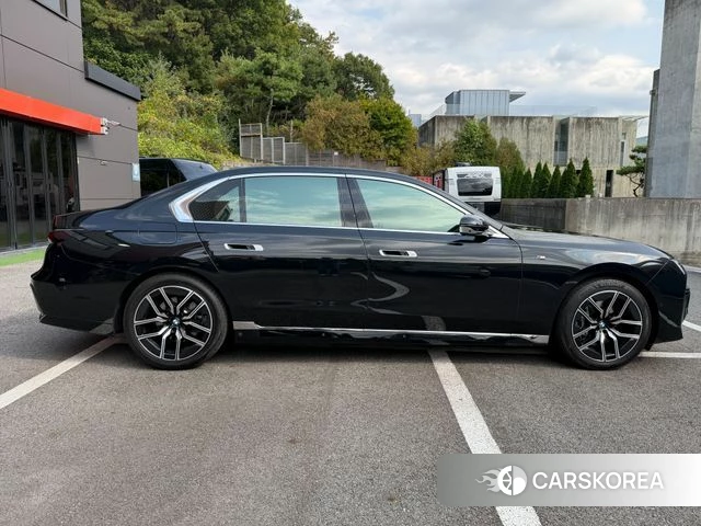 BMW 7 Series (G70) id 4990371 из Кореи 14