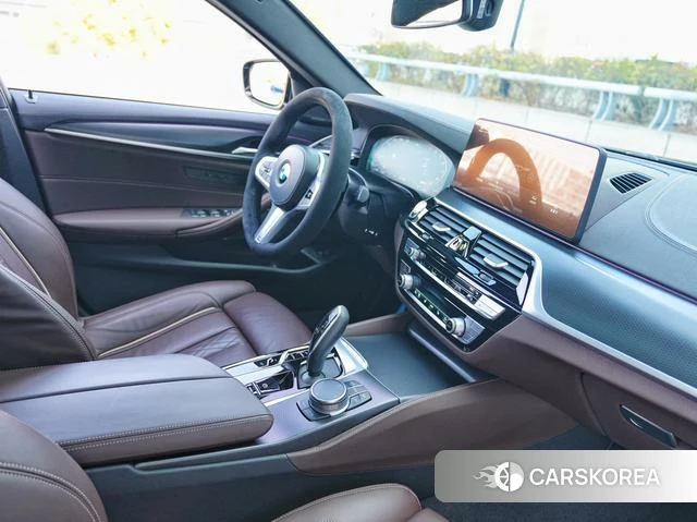 BMW 5 series 2022 Черный из Китая, фото 4