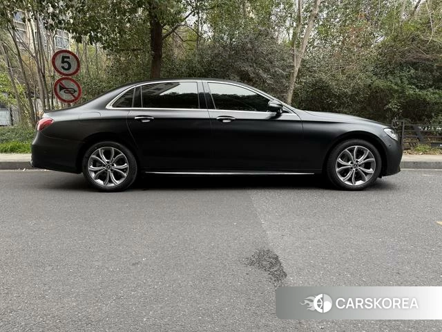 Mercedes-Benz E-Class 2022 Черный из Китая, фото 5