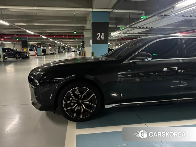 BMW 7 Series (G70) 2026 Черный из Кореи, фото 5