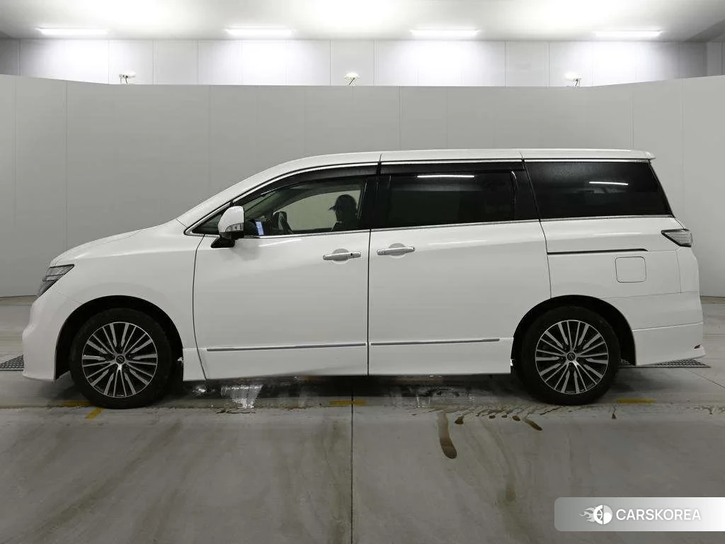 Nissan Elgrand 2023 из Японии, фото 4