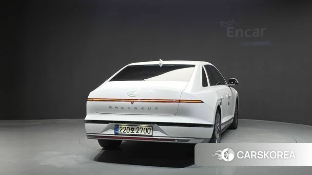 Hyundai Grandeur (GN7) id 5002406 из Кореи 14