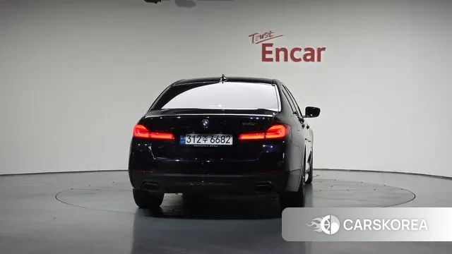 BMW 5 Series (G30) id 3388920 из Кореи 14