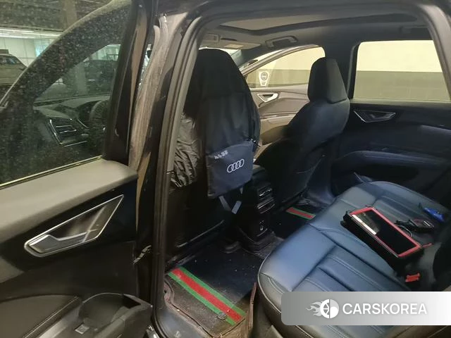 Audi Q4 2023 Синий из Китая, фото 4