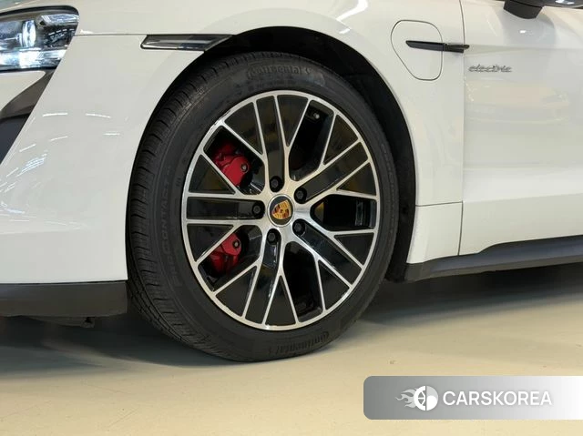 Porsche Taycan id 4707888 из Кореи 14
