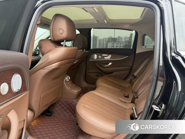 Mercedes-Benz E-Class 2023 Черный из Китая, фото 4