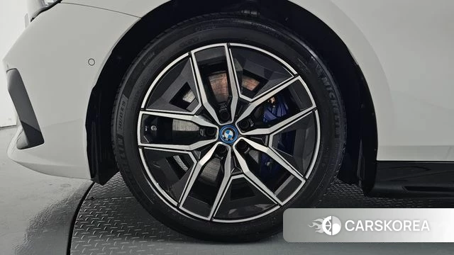 BMW i5 (G60) id 5045666 из Кореи 34