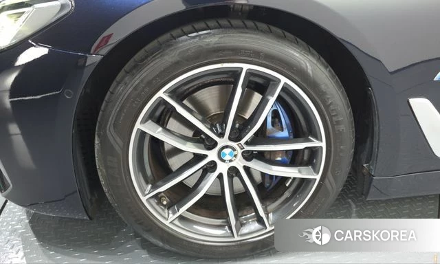 BMW 5 Series (G30) id 4996423 из Кореи 26
