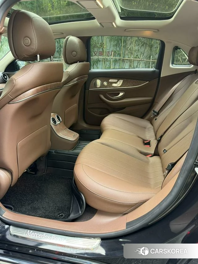 Mercedes-Benz E-Class 2021 Черный из Китая, фото 4