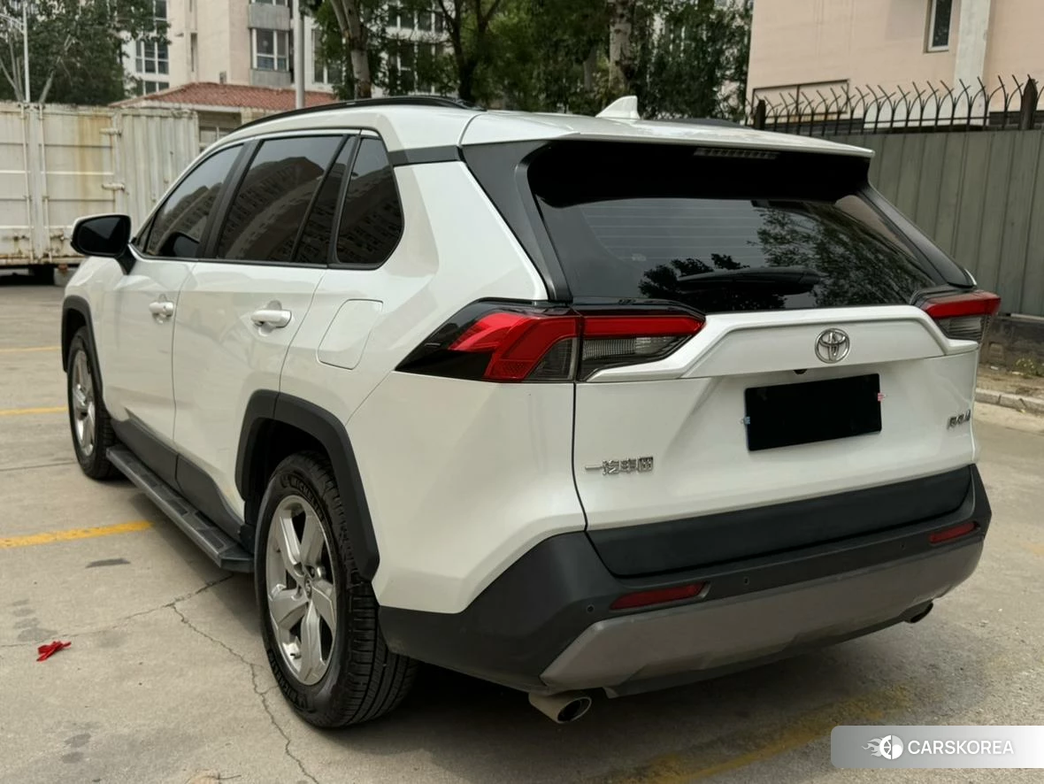 Toyota RAV4 2021 Белый из Китая, фото 4
