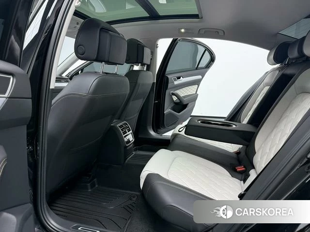 Volkswagen Magotan 2025 Черный из Китая, фото 4