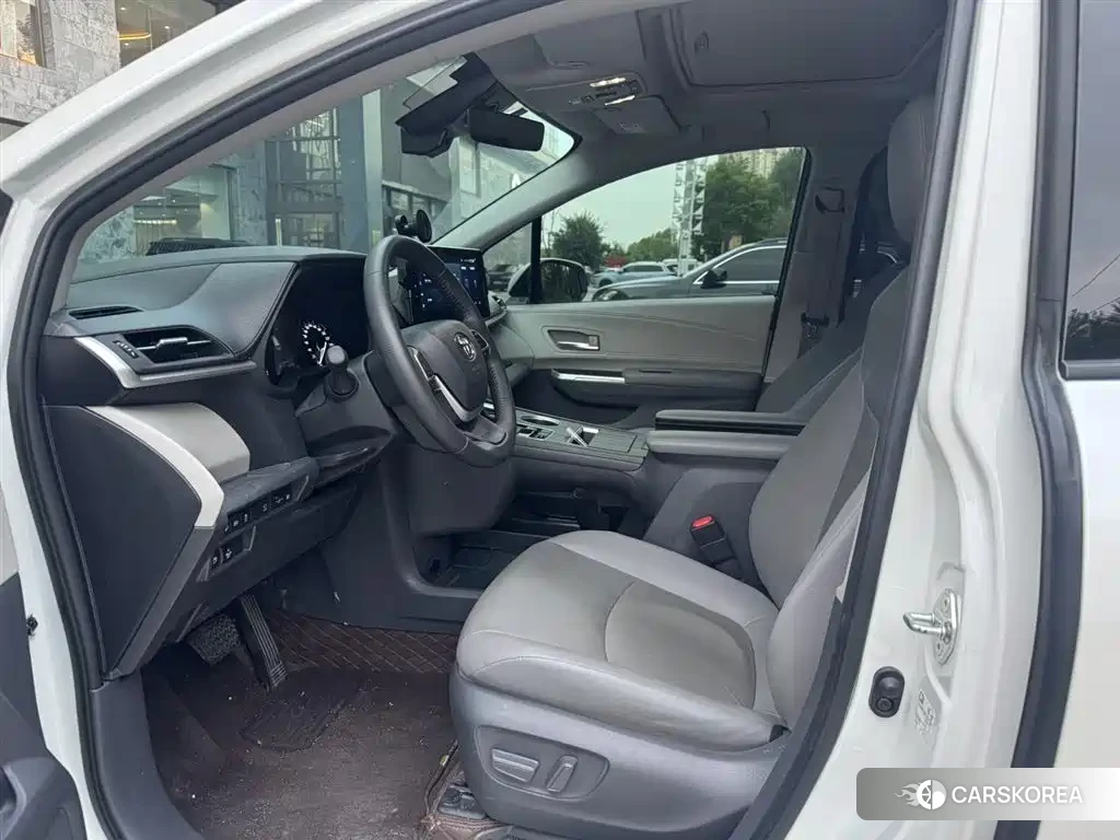 Toyota Granvia 2024 Белый из Китая, фото 4