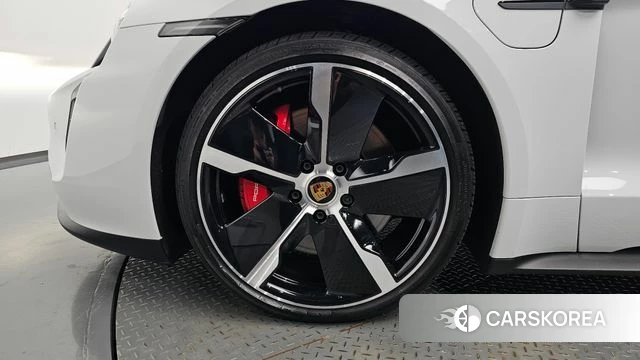 Porsche Taycan id 4730341 из Кореи 31