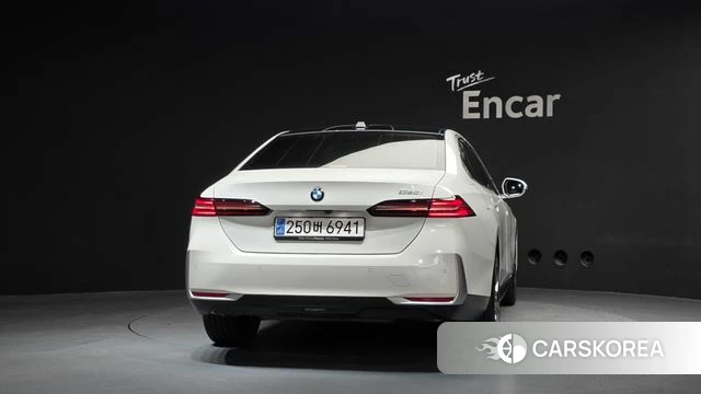 BMW 5 Series (G60) id 5026347 из Кореи 14